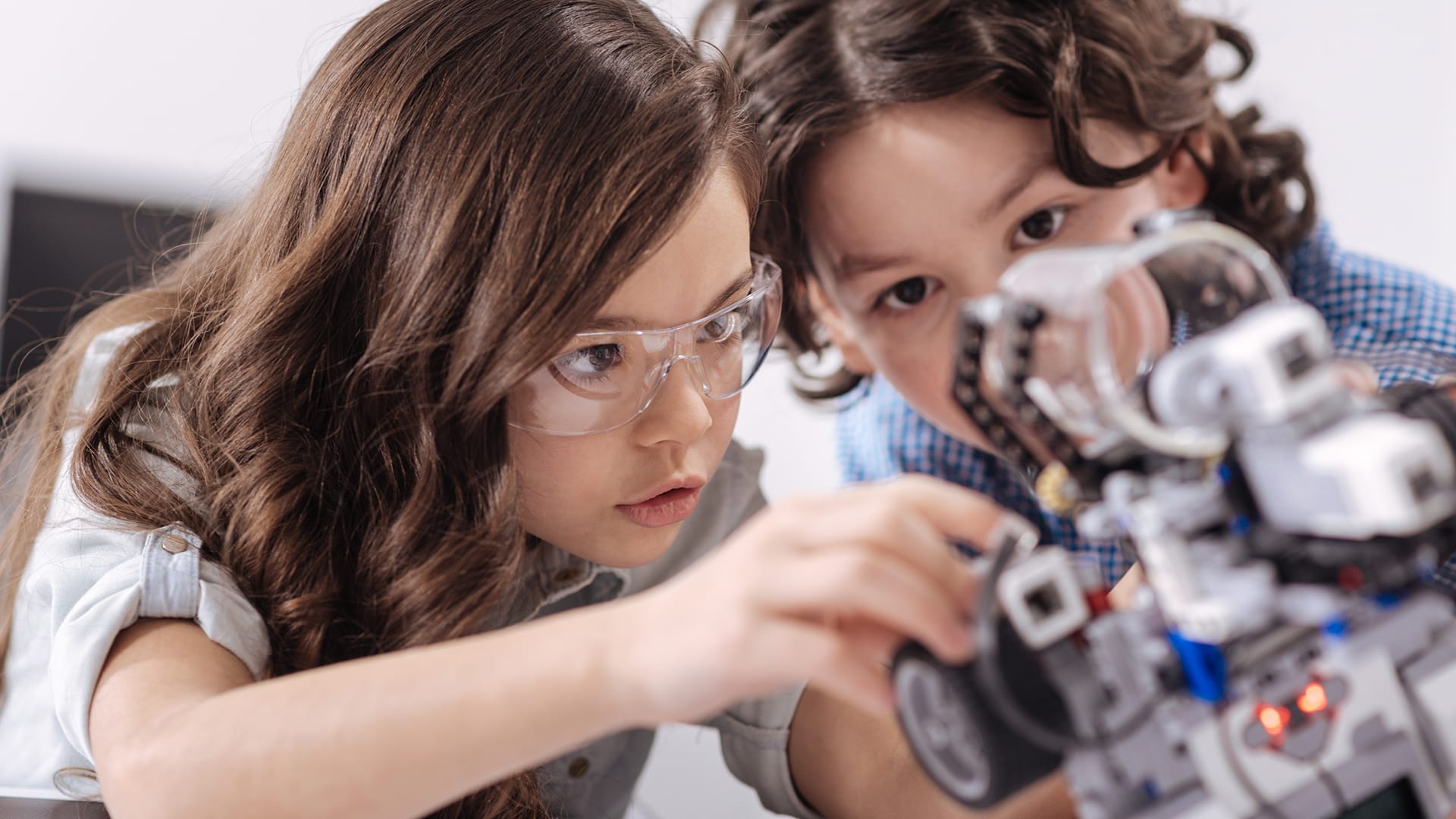 How do you become a great inventor?